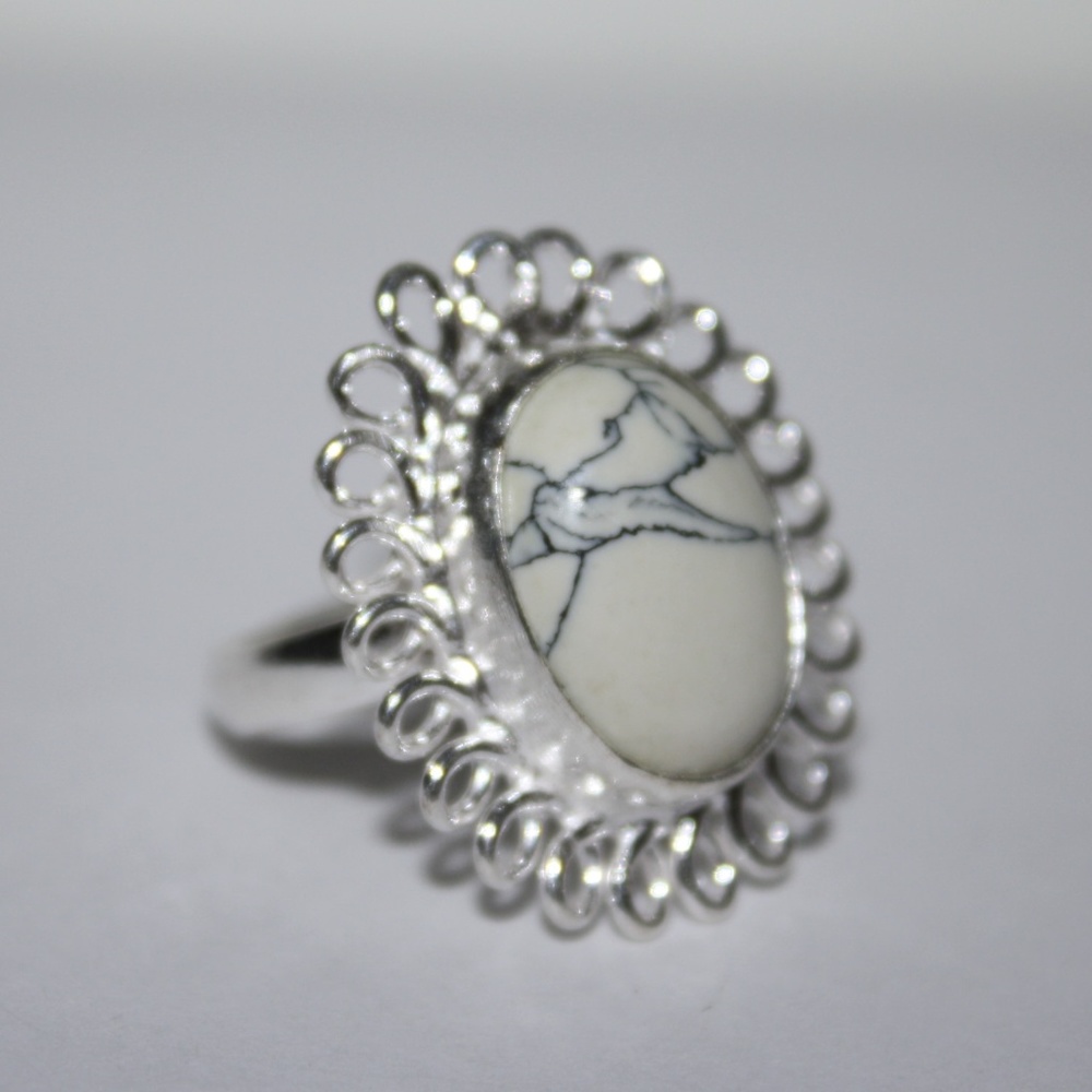 Beautiful Silver and Howlite Ring NWOT SIZE 7 - Picture 5 of 5